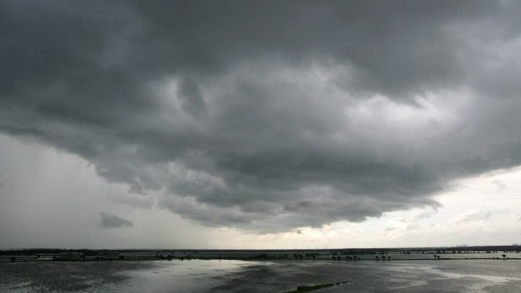 मानसूनी बादल — छत्तीसगढ़ में भारी वर्षा की चेतावनी