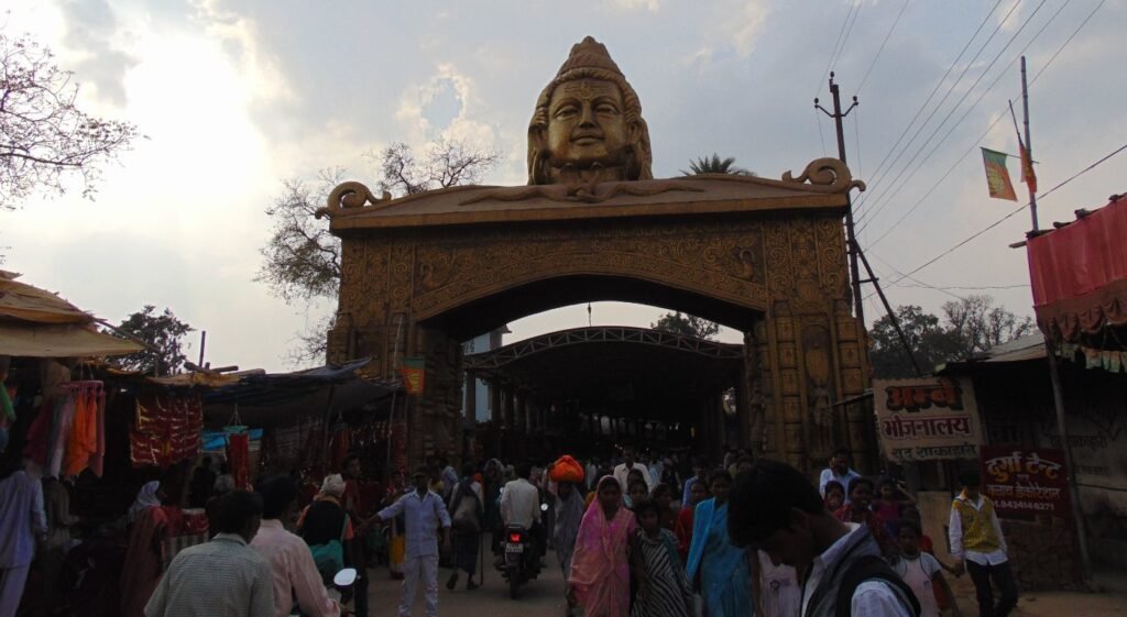बिलासपुर ज़िले के रतनपुर स्थित महामाया मंदिर का बाहरी दृश्य